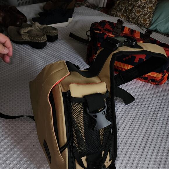 CADEN EUC DSLR CAMERA BAG BACKPACK - Picture 3 of 7